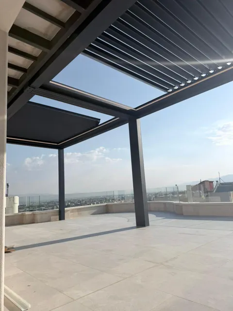 Çatı terasında açılır sistem