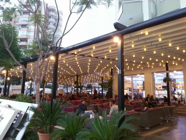 LED aydınlatmalı restoran pergolası